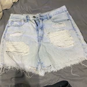 American Eagle distressed denim mom shorts no stretch.
